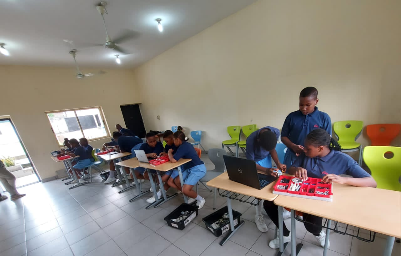 Student Assembling Working Circuit
